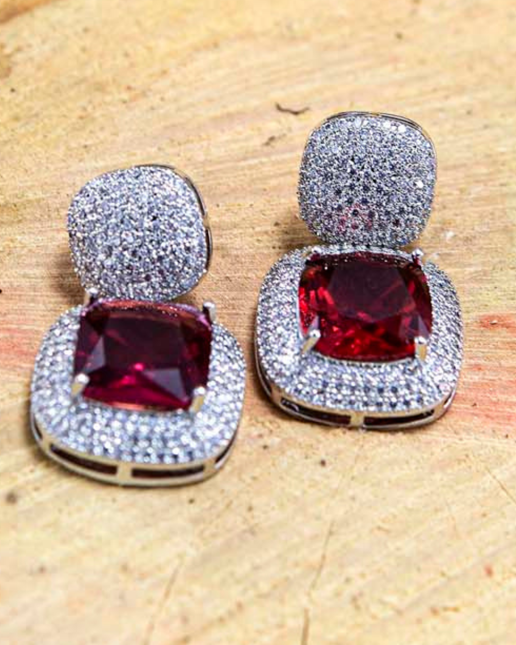 S.J. Brinco Quadrado Micro Zirconia Ref. 048550 - VERMELHO